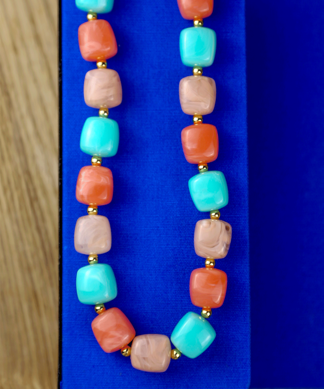 BIJOUX-COLLIER-COULEUR.-ROSEpng