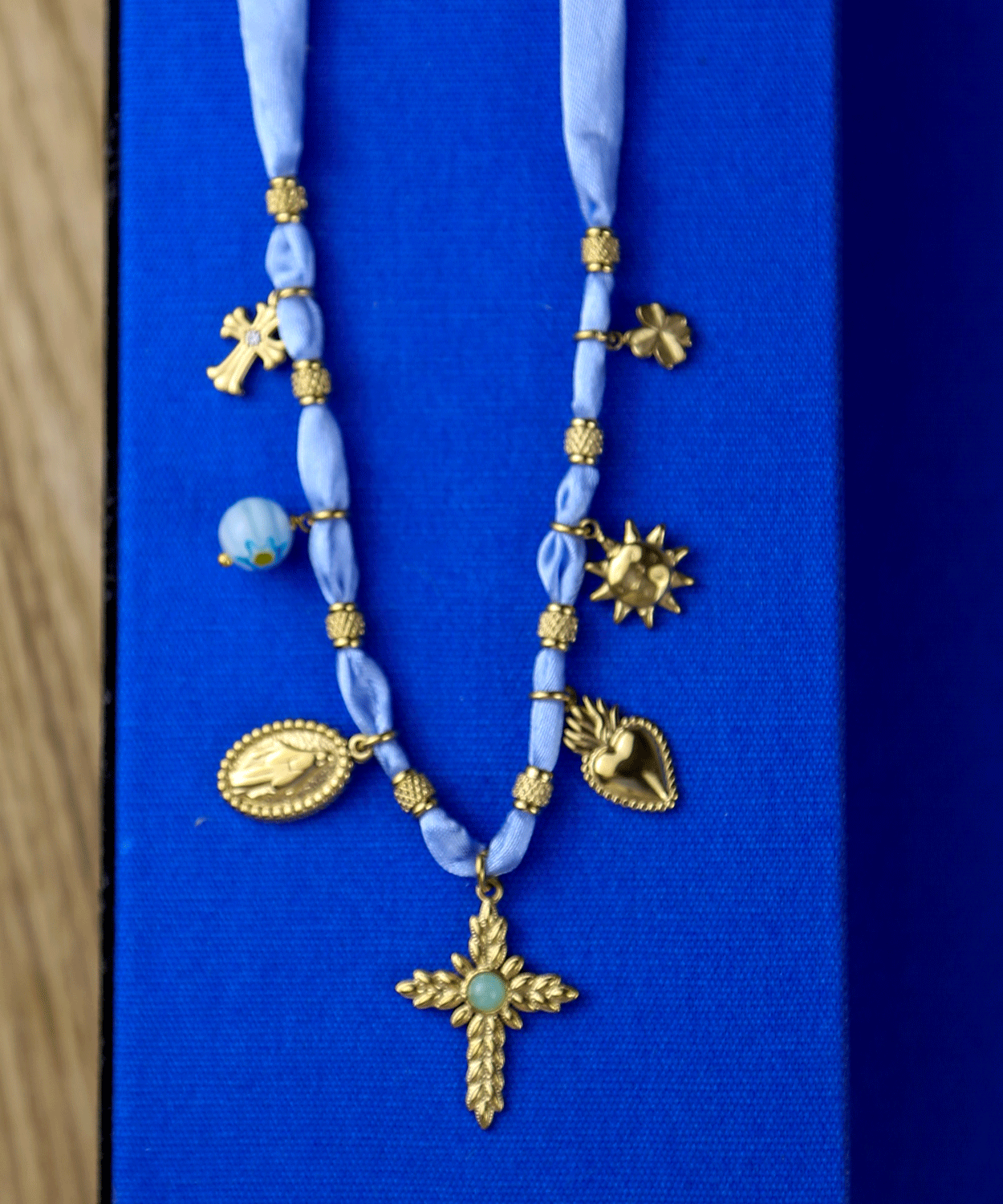 Bijoux-collier-bleu-croix (2)