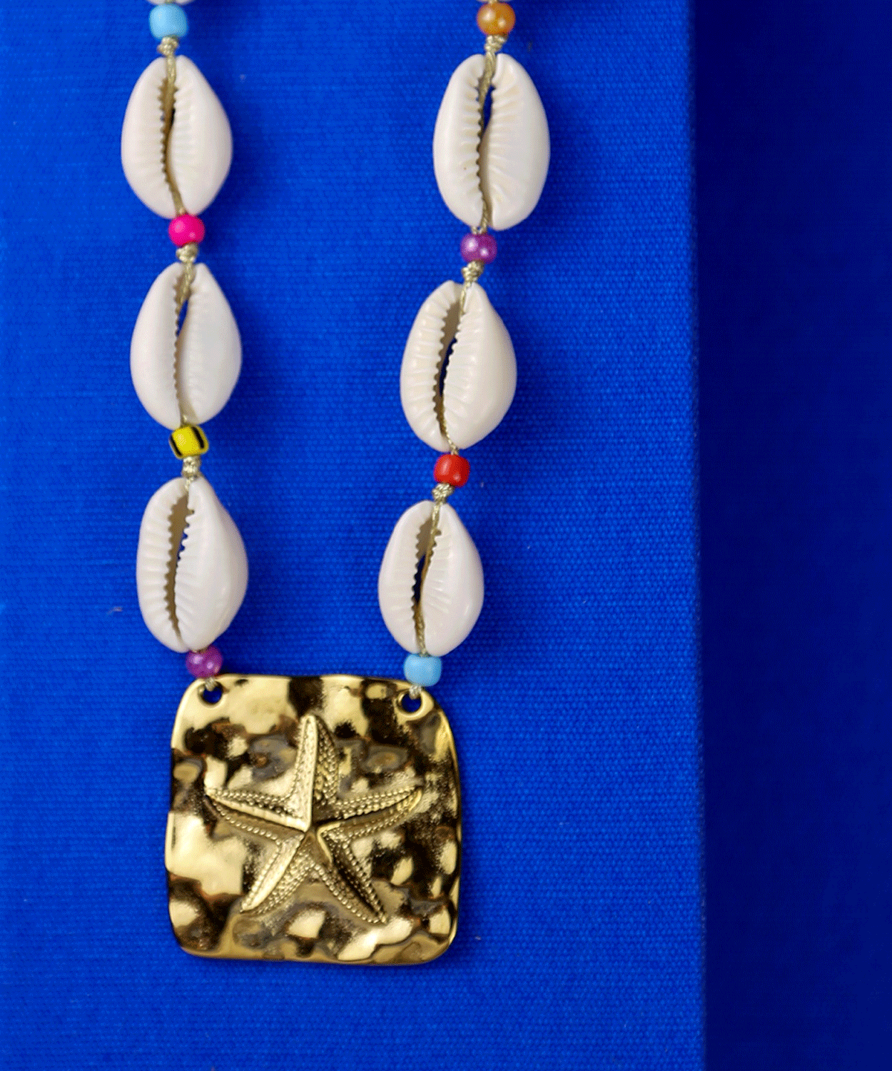 Bijoux-collier-coquillage-couleur