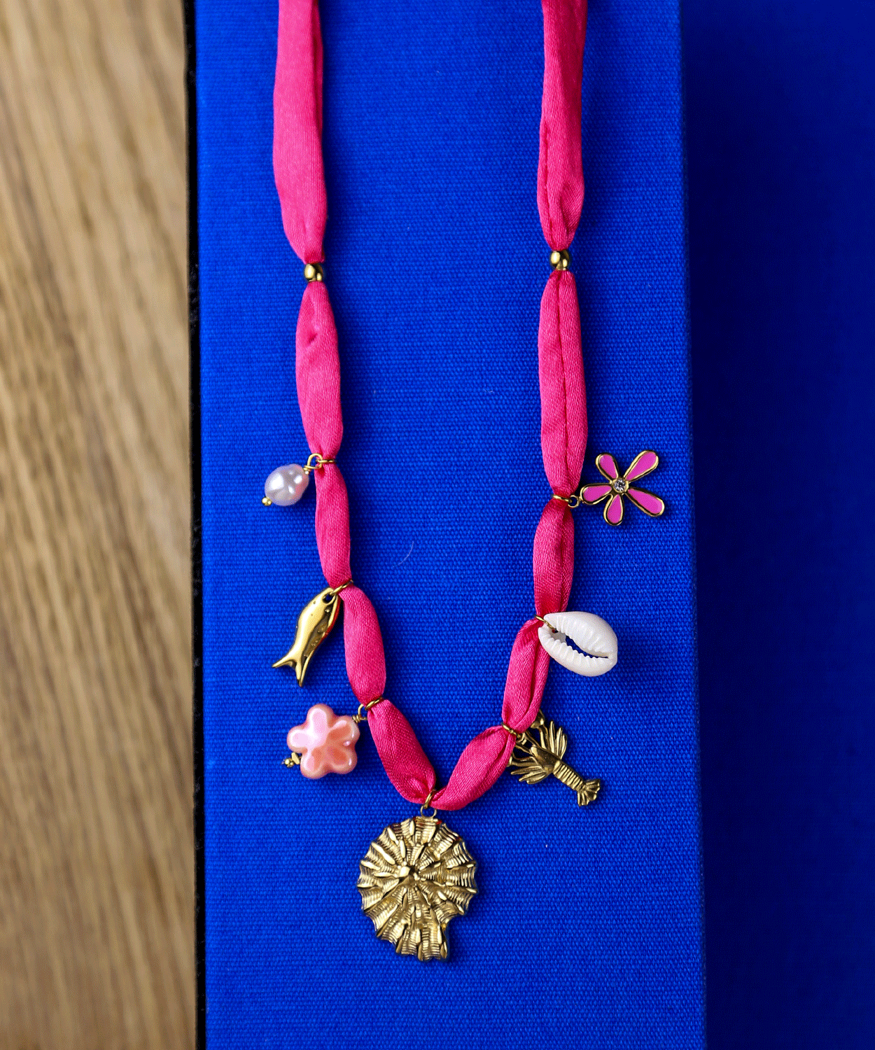 Bijoux-collier-rose-escargot (2)