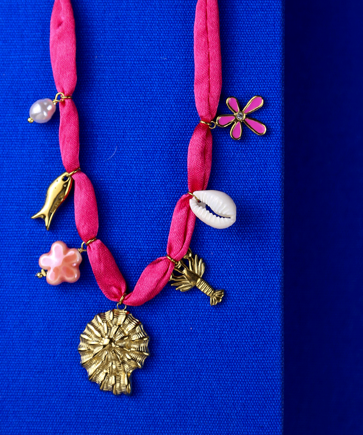 Bijoux-collier-rose-escargot
